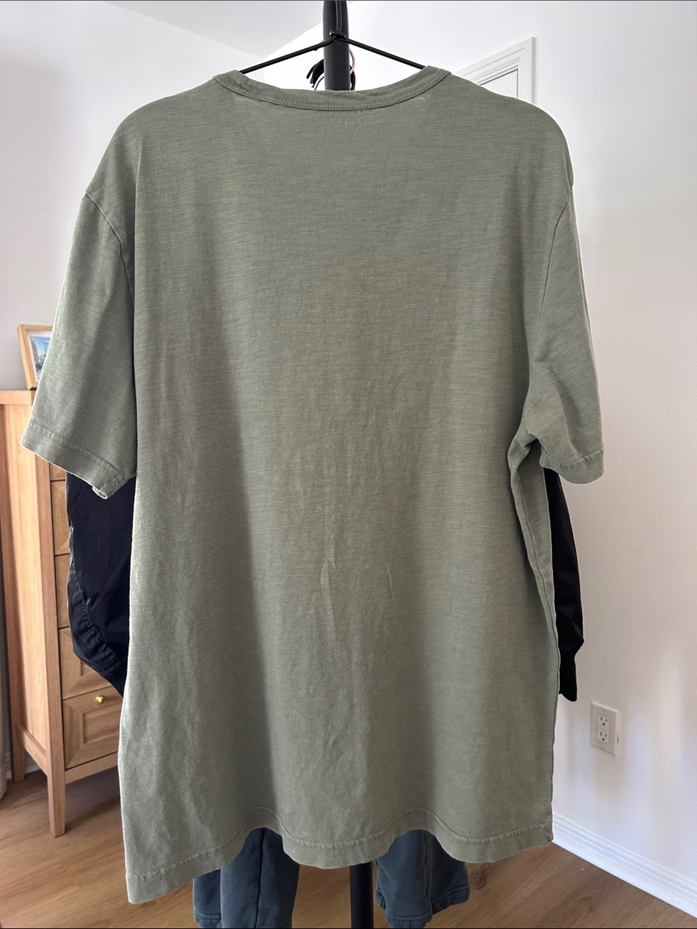 Faherty Men’s Tee. Size Large. PTP 22”. Light green. 100% organic cotton. - Picture 2 of 4